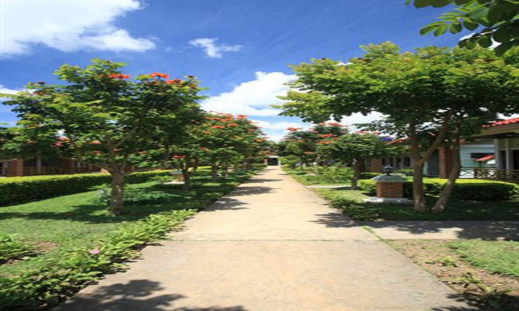 Vansana Plain Of Jars Hotel Muang Phonsavan Exterior photo